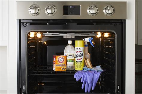 How to Keep Your Oven Clean Between Deep Cleanings