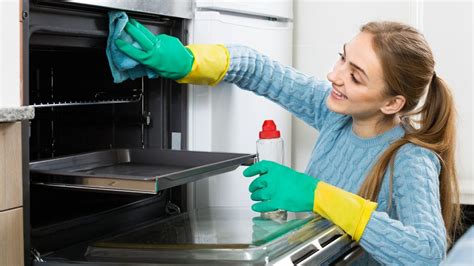 Professional Oven Cleaning: Is It Worth the Investment?